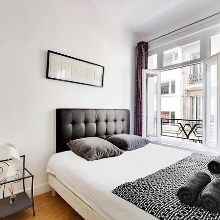 Moderne 3 Pièces Au Coeur Des Champs-elysées *