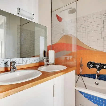 Moderne 3 Pieces Au Coeur Des Champs-elysees Париж