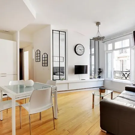 Moderne 3 Pieces Au Coeur Des Champs-elysees *