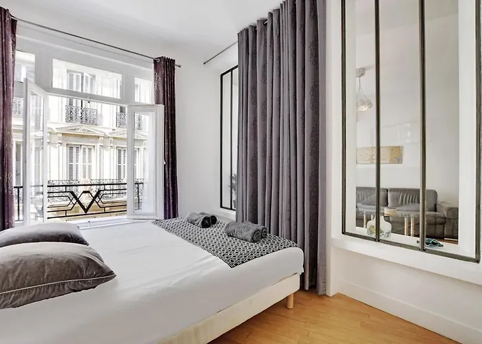Moderne 3 Pieces Au Coeur Des Champs-elysees