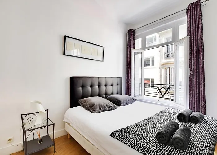 Moderne 3 Pieces Au Coeur Des Champs-elysees *